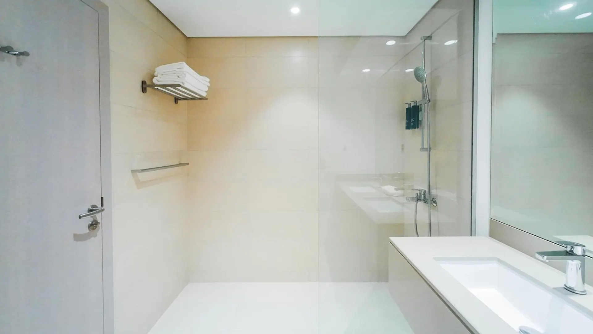 Two Bedroom Apartment By Otolo Homes With Free Yas Theme Park Tickets Abu Dzabi 0*,  Egyesült Arab Emírségek